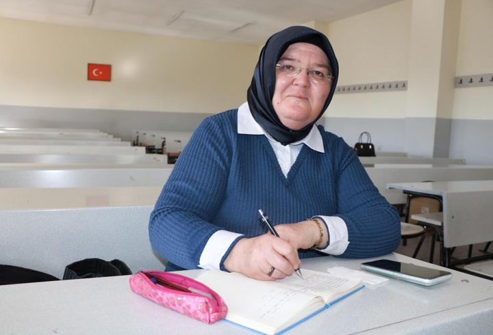 İlkokul mezuniyetinden 41 yıl sonra üniversiteye başladı
