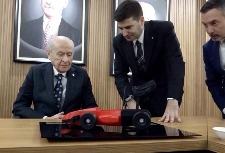Bahçeli, Ülkü Ocakları'nın yarış arabalarına 'Göktay' ismini verdi