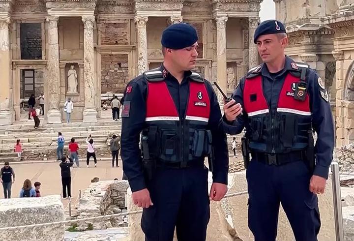 Bakan Çiftçi'den telsizle bayram mesajı