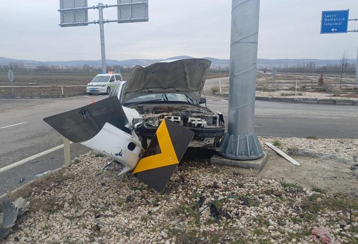 Çorum'da iki otomobil çarpıştı: 6 yaralı