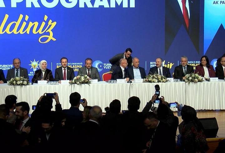 Eski Aydınspor Kulübü Başkanı Erhan Özlüer ve kardeşi Ayhan Özlüer'i işlettikleri fırında tabancayla öldüren Umut Kuru (24), polisteki işlemlerinin ardından adliyeye sevk edildi. Kuru, polisteki ifadesinde, çifte cinayeti alacak meselesi nedeniyle işlediğini söyledi.3