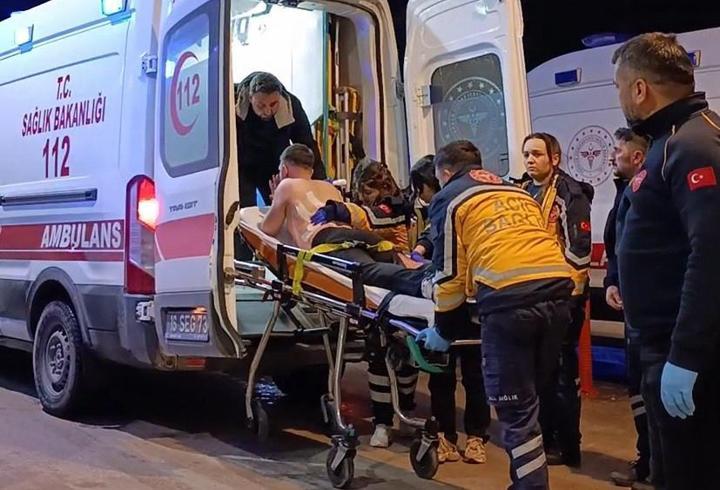 Restoranda müşteriler arasında bıçaklı kavga; 2 yaralı