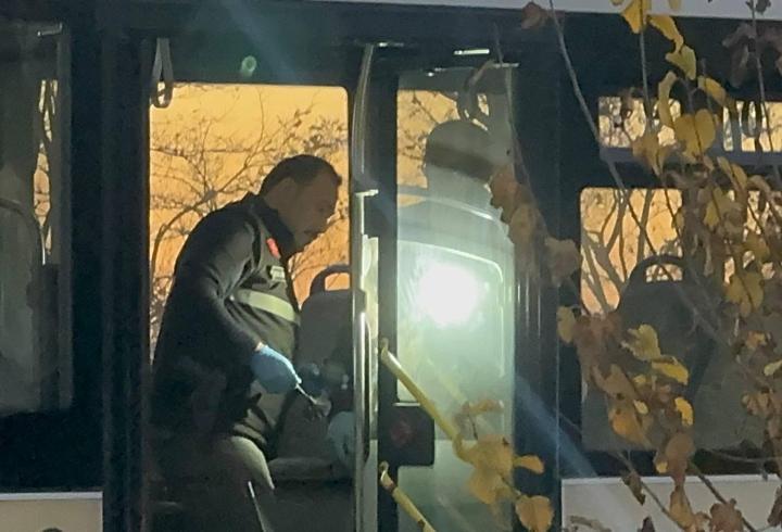 Belediye otobüsündeki cinayetin şüphelisi, bıçağı köpeklerden korunmak için taşıyormuş