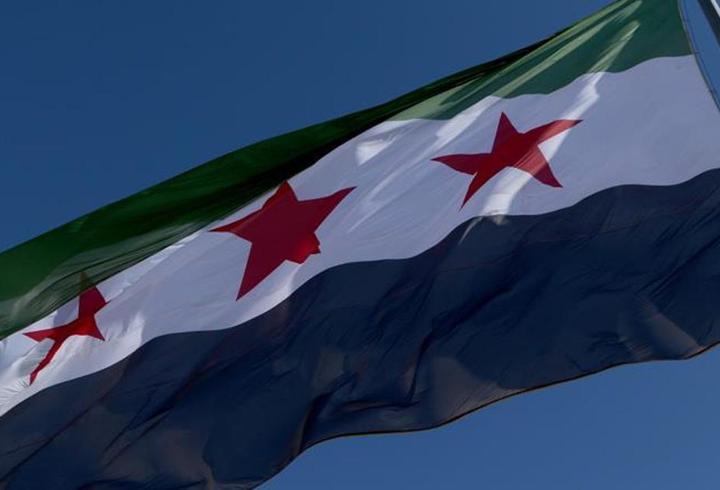 Suriye’nin Aynularap ve Haseke bölgelerinde "bayrak" krizi