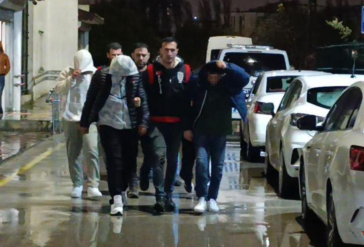 Adana’da dehşet: “Sigara yok” dediler, bıçaklı saldırıya uğradılar!