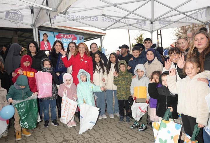 İran Devrim Muhafızları Ordusu Hava ve Uzay Kuvvetleri Komutanı Mecid Musevi, “Bundan sonra İsrail semalarında İran’ın füze üstünlüğünü ilan ediyorum. Gelecek günlerde kullanılacak yeni füze sistemleri İsrail ile ABD’yi hayrete düşürecek" dedi. Peki Dimona, İran'ın en büyük kozu mu? Gazeteci Gürbüz Evren ile Terör ve Güvenlik Uzmanı Coşkun Başbuğ CNN TÜRK’te değerlendirdi.1