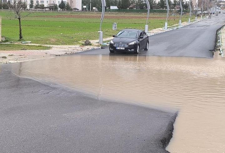 Katar'da helikopterin düşmesi sonucu şehit olan ASELSAN teknisyenleri Süleyman Cemre Kahraman ve İsmail Enes Can'ın ailelerine şehadet haberleri verildi.
3