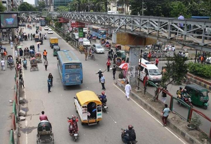 İşgal altındaki Filistin toprağı Batı Şeria, tarihinin en karanlık ve sistemli işgalci saldırılarından birini yaşıyor. Son saldırı dalgasında İsrailli radikal yerleşimciler 15’ten fazla Filistin köy ve kasabasını ateş çemberine aldı. Gelen görüntüler tüyler ürpertici. Evler ateşe veriliyor, aileler alevlerin ortasında mahsur bırakılıyor, yaşlı siviller demir sopalarla darp ediliyor. İşte detaylar.1