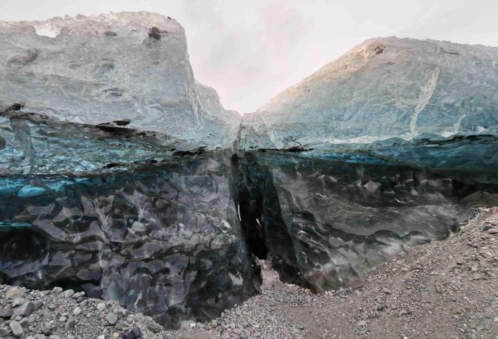 Kuzeyin mavi sırları: Buz mağaraları