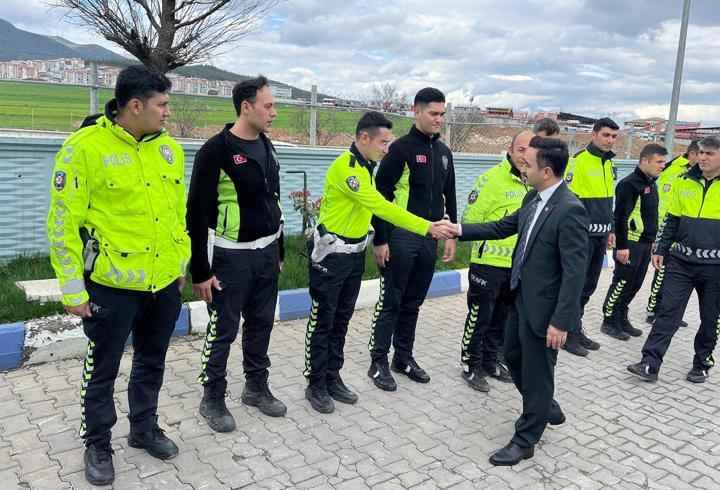 Kaymakam Erciyas’dan görev yapan polis ve jandarmalara bayram ziyareti