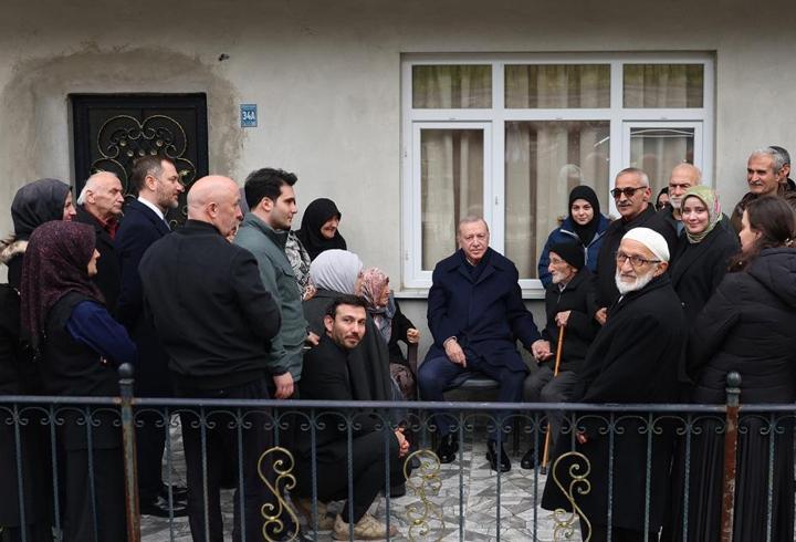 Baba ocağına bayram ziyareti: Cumhurbaşkanı Erdoğan komşuları ile bir araya geldi
