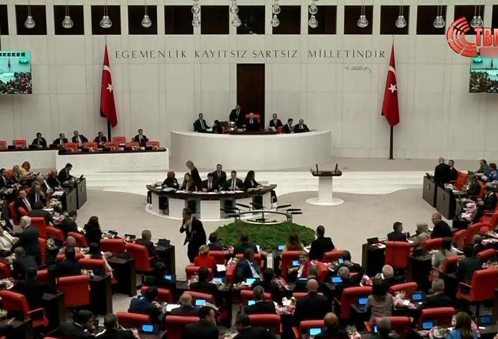 Milli Savunma Bakanlığı (MSB), Katar'da düşen helikopterde bulunan 4 Katar Silahlı Kuvvetleri ve 1 Türk Silahlı Kuvvetleri personeli ile 2 ASELSAN teknisyeninin şehit olduğunu bildirmişti.  Milliyet Gazetesi Genel Yayın Yönetmeni Özay Şendir, şehitlerimizle ilgili bir yazı kaleme aldı.
1