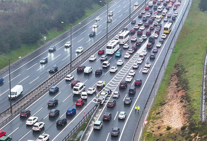 Batman'ın Gercüş ilçesinde etkili olan sağanak sırasında bir evin bir bölümü çöktü. Olayda ölen ya da yaralanan olmadı.5