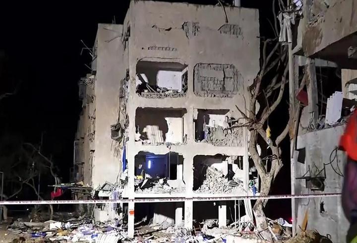 İran füze attı, Arad ve Dimona'yı yıkıma uğrattı