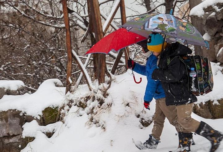 Konya’nın Seydişehir ilçesinde yolcu otobüsünün devrilmesi sonucu 2'si ağır, 15 kişi yaralandı.3