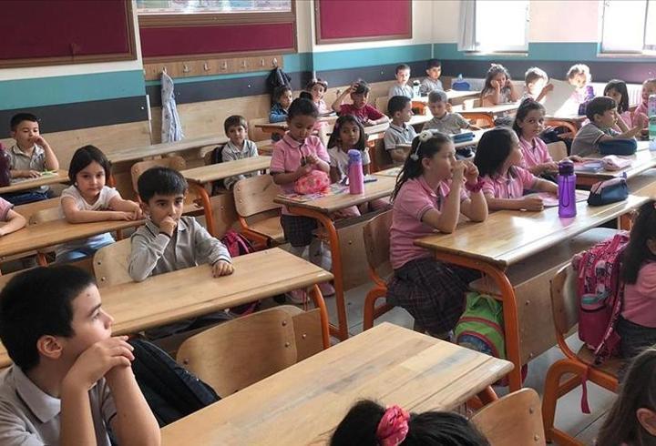 Yarın tüm okullardaki ilk dersin konusu belli oldu! İşte öğrencileri bekleyen o önemli başlık...