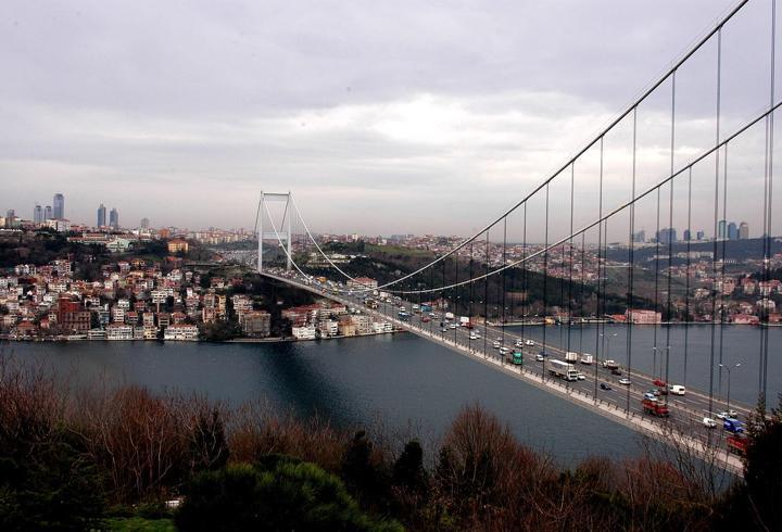 Bayramda otoyol ve köprülerden 12,3 milyon araç geçti