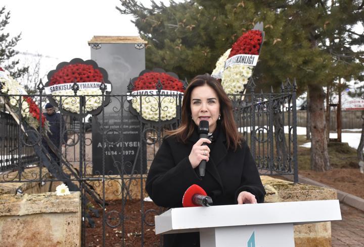 Aşık Veysel, vefatının 53'üncü yıl dönümünde mezarı başında anıldı