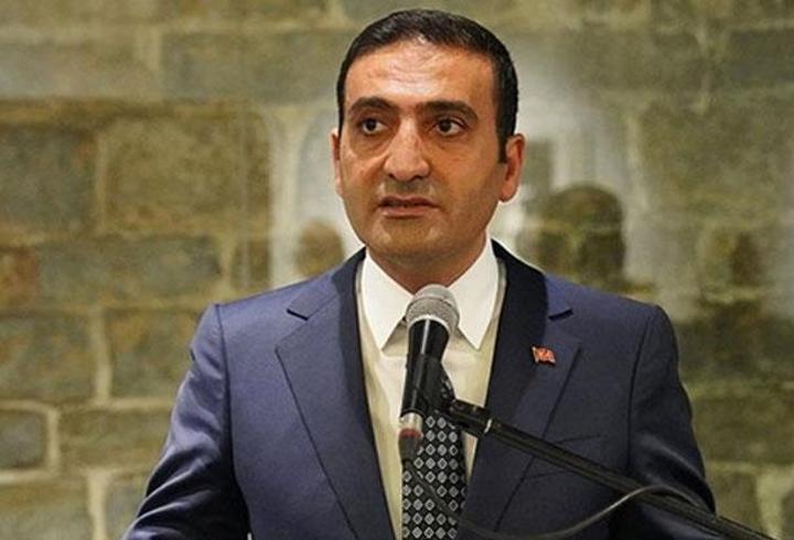 Ticaret Bakanlığı, Ankara'da bir işletmede 6 liradan satıldığı belirtilen ekmeklerin bayat değil, bir gün önce üretilmiş ekmekler olduğunu belirterek, bu ekmeklerin genellikle besiciler ve mandıracılarca düşük bedelle alındığını, normal satışa sunulan ekmeklerin ise belirlenen resmi tarifeye uygun şekilde 15 liradan satıldığını bildirdi.
9