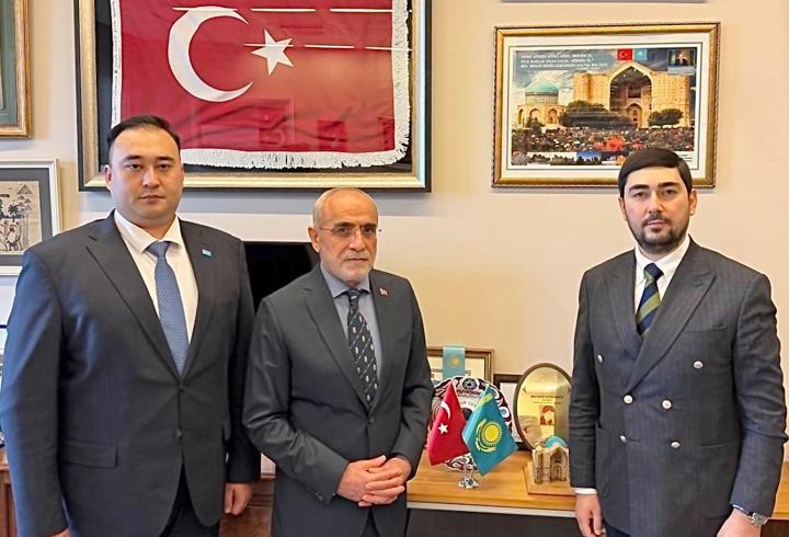 Cumhurbaşkanı Başdanışmanı Topçu, Kazakistan Halk Asamblesi Yardımcısı Akhmetov ile görüştü