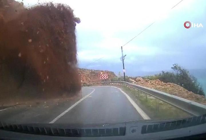 Heyelana otomobilde yakalandı… O anlar kamerada