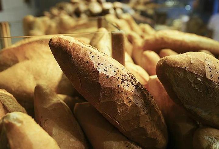 ABD ve İsrail'in İran'a yönelik başlattığı savaşta yeniden müzakerelere dönüldüğü Trump tarafından dillendirilmeye başlandı. Ortadoğu'daki yangının sönmesi adına yoğun bir diplomasi trafiği yürüten Türkiye'nin de yeniden kurulacak bir masada ev sahibi olabileceği ifade ediliyor. Peki Türkiye, ABD ile İran arasındaki olası müzakere sürecinde hangi somut rolü üstlenebilir? Türkiye’nin ev sahipliğinde yeni bir masa kurulması ihtimali ne kadar güçlü? Türkiye’nin yürüttüğü diplomasi trafiğinde hangi 