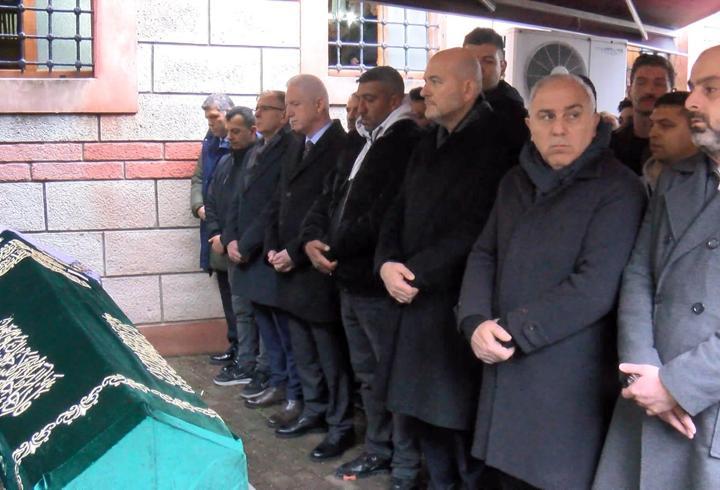 İstanbul - Fatih'te çöken binada hayatını kaybeden Semra Urunca son yolculuğuna uğurlandı