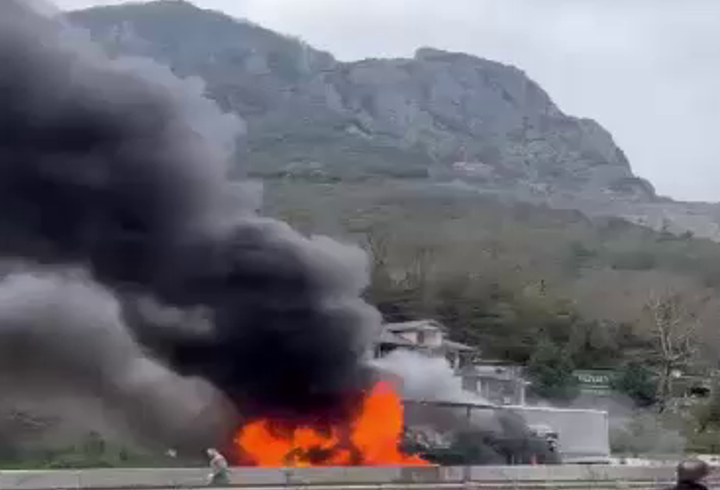 3 aracın karıştığı zincirleme kaza: 2 yaralı