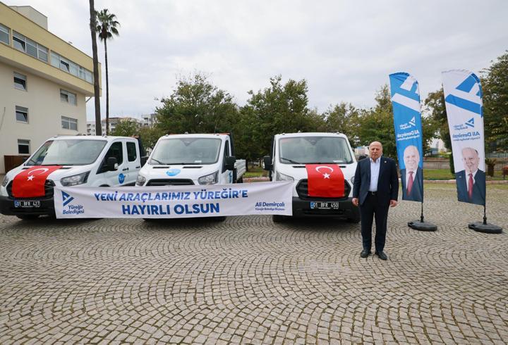 Yüreğir Belediyesi'nin filosuna 3 yeni araç daha katıldı