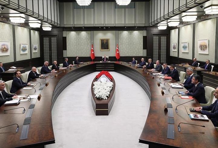 ÖSYM tarafından yürütülen MSÜ sınav sürecine ilişkin gelişmeler adaylar tarafından yakından takip edilirken, MSÜ sonuçları için araştırmalar hız kesmeden sürüyor. Sınava giren binlerce kişi, ÖSYM sonuç ekranı üzerinden yapılacak açıklamayı beklerken, “MSÜ açıklandı mı?” ve “MSÜ sınav sonuçları ne zaman duyurulacak?” soruları gündeme oturdu. Adayların yoğun arama yaptığı ösym, osym, msü sonuç, msü, msu, msu sonuç, msu sonuçları gibi kelimeler, sınav takvimiyle ilgili bilgilerin merak edildiğini g