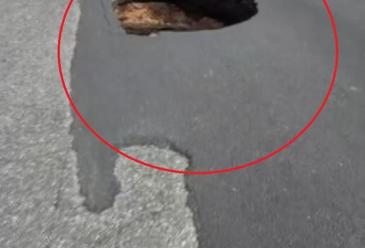 Diyarbakır’da çöken yolda 1 metrelik çukur oluştu, trafik kilitlendi