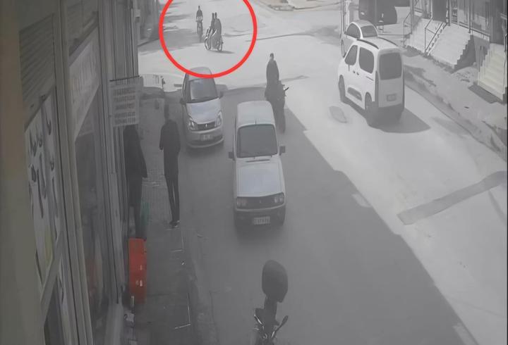 Adana'da iki motosiklet çarpıştı; 3 yaralı