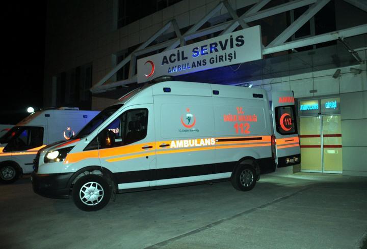 Düğünde bıçaklı kavga; 3 yaralı