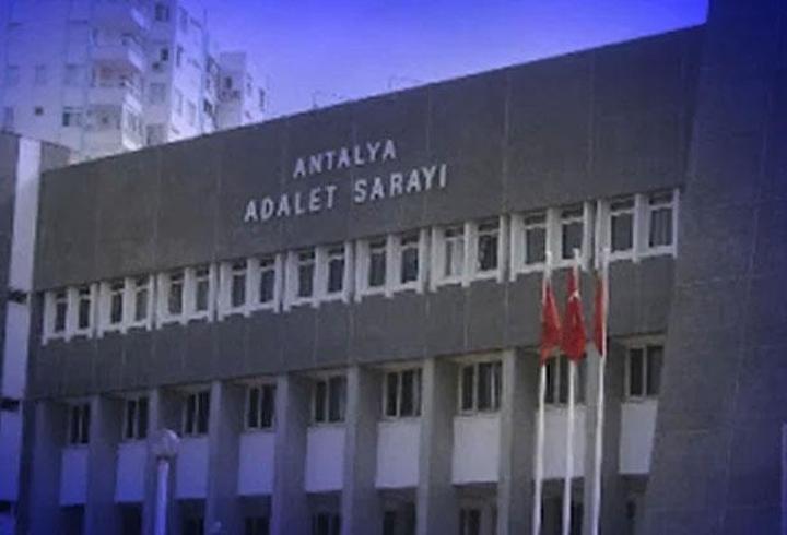 CHP Genel başkanı Özgür Özel'e tepki gösteren AK Parti Sözcüzü Ömer Çelik, "CHP Genel Başkanı Özgür Özel’in Cumhurbaşkanımızın dış politika iradesine karşı kullandığı dil ise Türkiye karşıtlarının dilidir" ifadelerini kullandı.
7