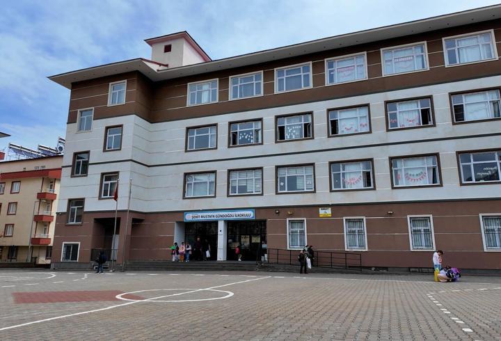 Sınıfta kar spreyi paniği! 30 öğrenci hastaneye kaldırıldı