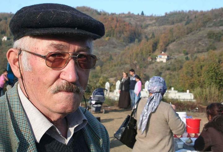 Tarım aracı devrildi: 1 ölü, 1 yaralı