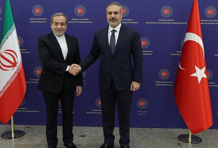 Son dakika haberine göre; Ulaştırma ve Altyapı Bakanı Abdulkadir Uraloğlu "Rusya'dan yola çıkan yabancı bayraklı, Türk işletenli geminin makine dairesinde patlama olduğu bildirildi. Geminin makine dairesinin insansız deniz aracı ile hedef alındığını düşünüyoruz." ifadelerini kullandı.

 

3