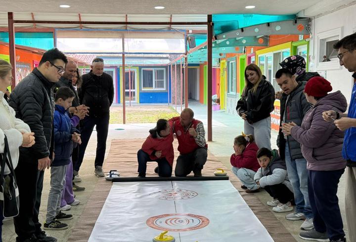 Dows sendromlu bireylerden jimnastik gösterisi