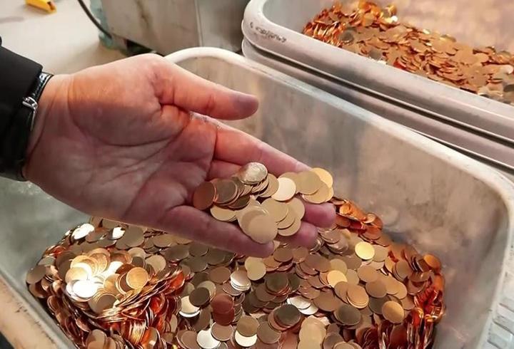 CNN TÜRK ekibi yerinde görüntüledi: Darphanede altın basımında son durum