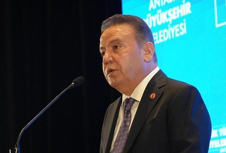 Evlenecek gençlere verilen faizsiz kredi desteği 150 bin TL’den 250 bin TL’ye çıkarıldı. 2 yıl geri ödemesiz ve 48 ay vadeli sunulan kredi için yaş, gelir ve mülkiyet şartları aranıyor. Başvurular e-Devlet ve resmi site üzerinden yapılırken, çiftlerin karşılıklı onayı gerekiyor. Ayrıca eğitim ve danışmanlık programına katılım da zorunlu tutuluyor.3