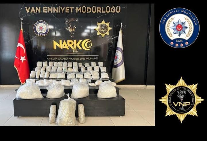Van’da kamyonette 90 kilo 600 gram uyuşturucu ele geçirildi