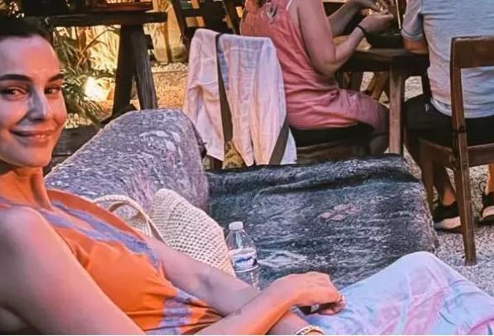 Arzum Onan sade güzelliğiyle sanal medyayı büyüledi! Yeni pozlarına beğeni yağdı