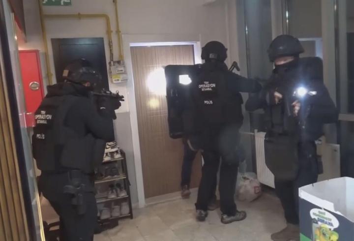 Son dakika haberine göre; DEM Parti İmralı Heyeti'nin Öcalan ile görüşmek üzere İmralı Adası'na gittiği açıklandı.
9