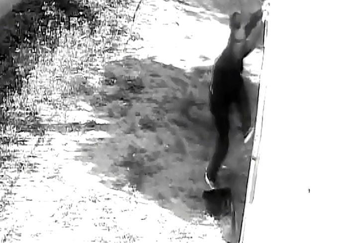 Balkonundan girdiği daireden dizüstü bilgisayar çalan şüpheli tutuklandı