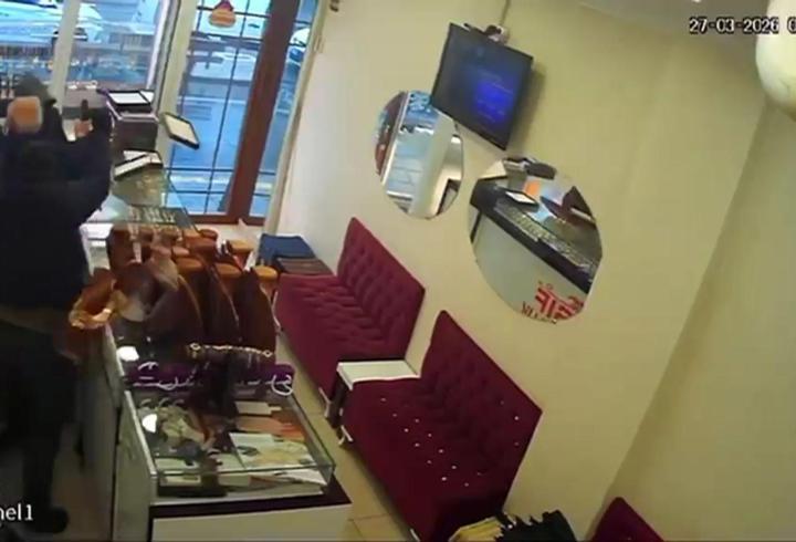 Kuyumcu dükkanına giren maskeli 2 şüpheli, 1 kilo altını gasp edip kaçtı