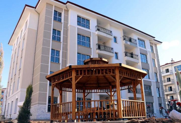 Son dakika haberleri... Dışişleri Bakanı Hakan Fidan, canlı yayında gündeme ilişkin soruları yanıtladı. İran'daki savaşa ilişkin önemli değerlendirmelerde bulunan Bakan Fidan, "Tüm dünyanın beklentisi bu haksız savaşın bir an önce durması ve olumsuz etkisinin artık son bulması. Bunun bir pratiğe dönüşmesi gerekiyor." dedi.3