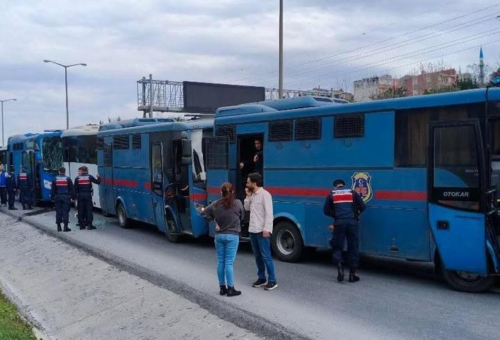 Bağcılar'da 4 cezaevi sevk aracı kaza yaptı! Yaralılar var