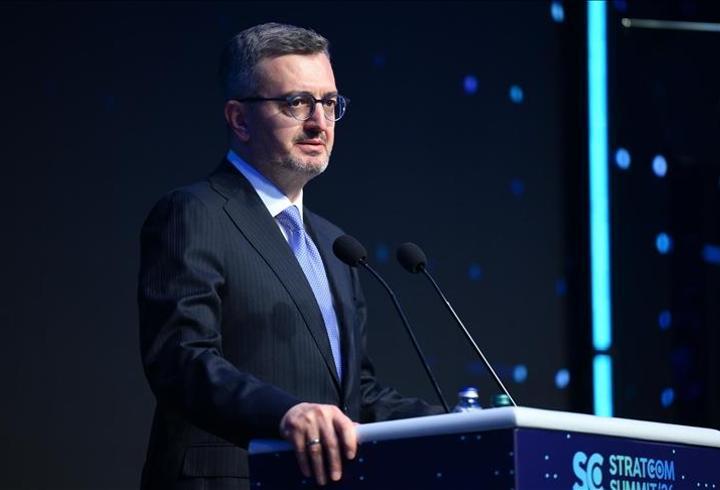 İstanbul Çatalca’da bir evde çıkan yangın, kısa sürede büyüyerek evi tamamen kullanılamaz hale getirdi. 15 yıldır yaşadıkları evlerini kaybeden Recep ve Aysel Bozkurt çifti son anda dışarı çıkarak kurtuldu. Tüm eşyalarını kaybeden çift, komşularının yardımıyla ayakta kalmaya çalışırken yetkililerden destek talep etti.7