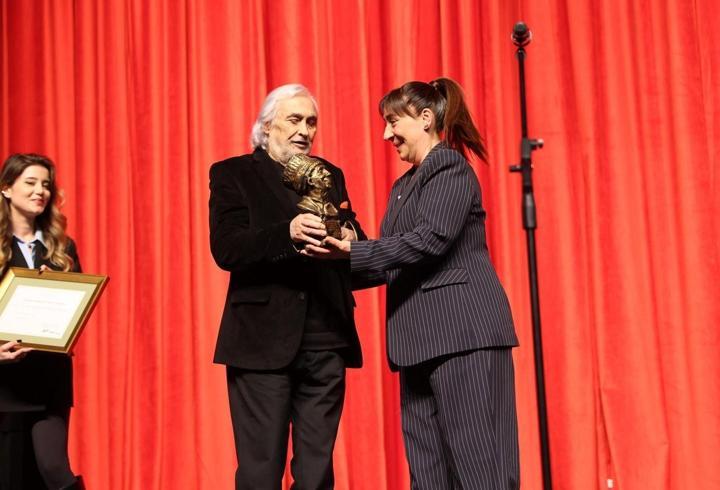 Dünya Tiyatro Günü’nde İsmail Dümbüllü geleneği Ataşehir’de yaşatıldı