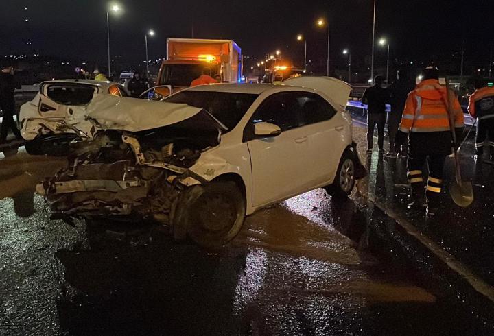 İstanbul - Ataşehir'de 8 aracın karıştığı zincirleme kaza: 4 yaralı -1